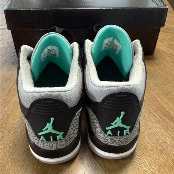 Jordan Black Mint Green Elephant Print Low-Top Sneakers - Picture 5 of 5